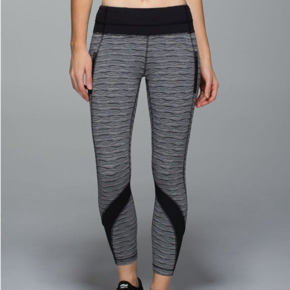 Lululemon Inspire Tight II Textured Wave Black Silver Spoon/Black 6 - Picture 2 of 16